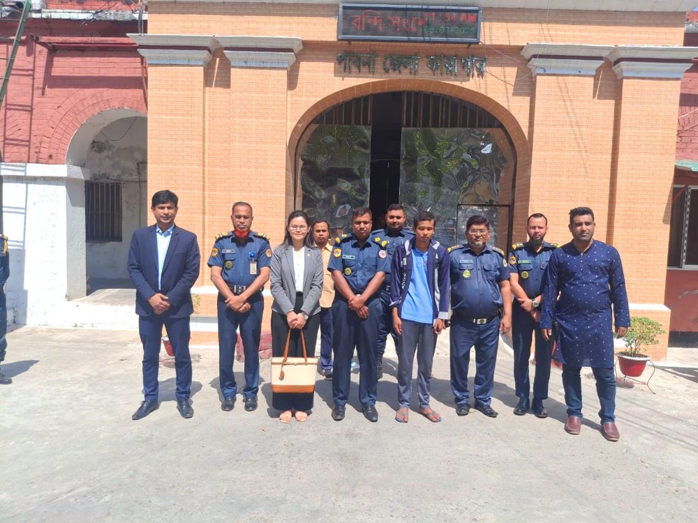 জেল সুপারের মানবিকতায় কারাগার থেকে নিজ দেশে ফিরে গেলেন নেপালী যুবক